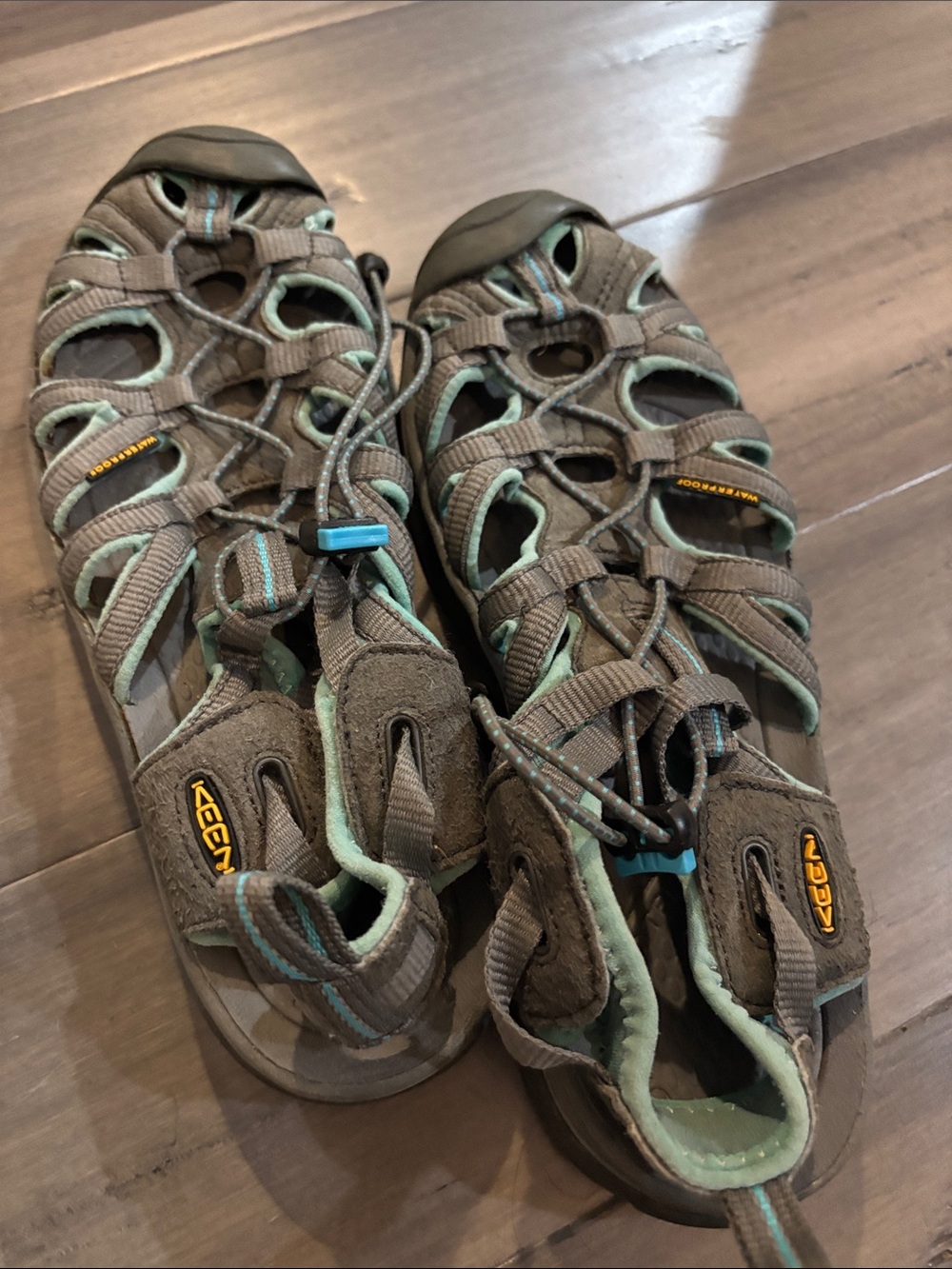 Women keens sandal Swim shoes fits shoe 
Size: 9-9.5